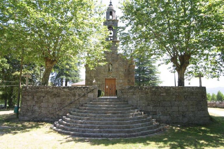 iglesia de santo adrián de calvos en fornelos de montes