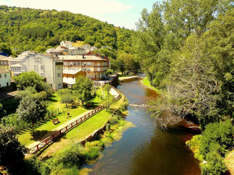 paseo fluvial por rio en navia de suarna