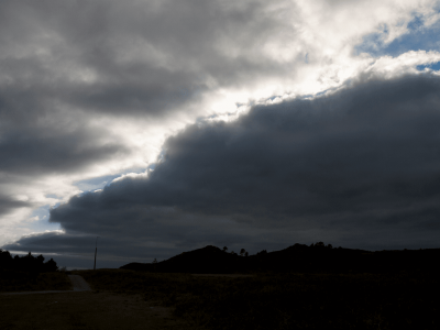 foto de altostratus opacus sobre a chan do cabeiro, caroi, por fran torres para monografías de nubes altostratos